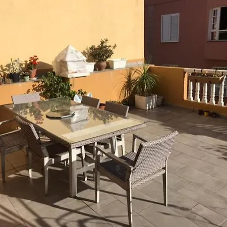 شقة Grosse Terrasse. Modern. Office. Solarium لوس رياليخوس